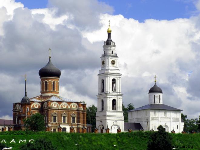 Волоколамский кремль. Никольский собор, колокольня и Воскресенский собор