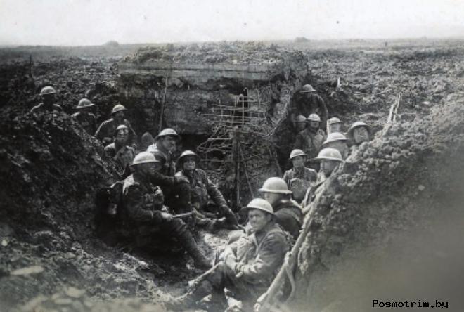 Солдаты отдыхают в захваченном укреплении во время битвы при  Вими