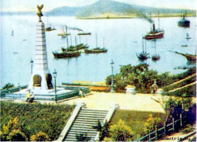 Памятник Невельскому во Владивостоке. Дореволюционная открытка