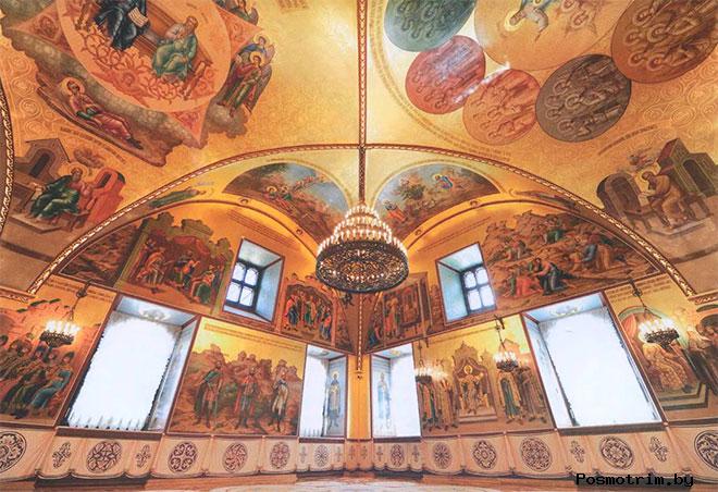 Грановитая палата Московского Кремля. Росписи здесь возобновляли в свое время именно палешане.