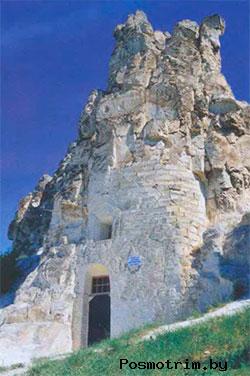 Пещерный храм Сицилийской иконы Божией Матери в природно-архитектурном заповеднике «Дивногорье».