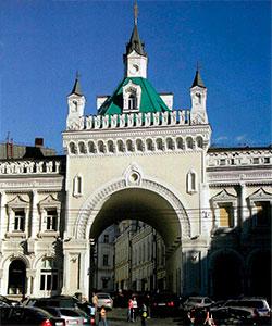 Арка Третьяковского проезда — один из самых известных проектов Каминского.