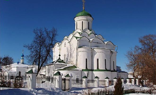 Успенский собор Княгинина монастыря во Владимире.