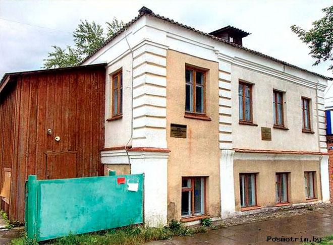 Дом №58 по улице Луначарского — Дом, в котором родился знаменитый детский писатель Валерий Медведев.