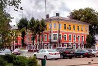 Бывшее здание жандармерии На Волжском бульваре Кинешмы, в советские годы получило дополнительный, третий, этаж.