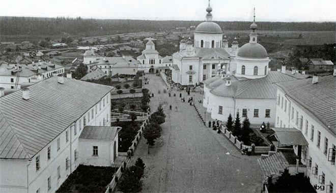 Территория Ходькова Покровского монастыря в конце XIX века. Вид с колокольни.