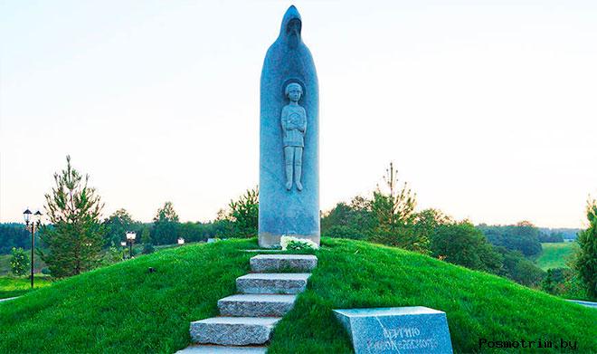 Памятник преподобному Сергию Радонежскому на радонежском холме.