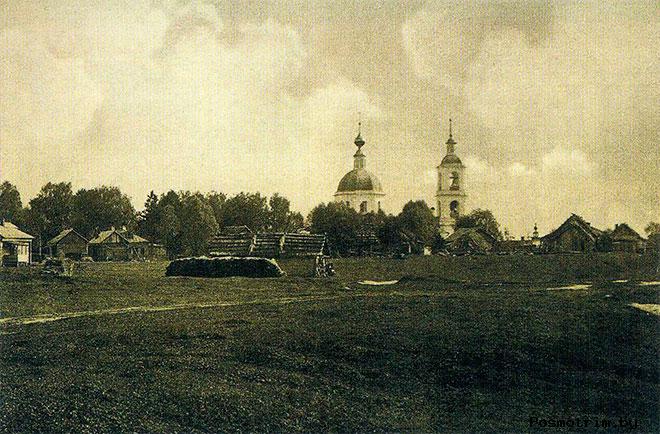 Старинная открытка с изображением села Братовщина и Благовещенской церкви.