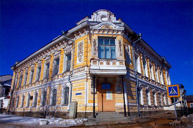 Дом Якова Михайловича Поздеева - представителя известной в Устюжне династии купцов, много сделавших для города.