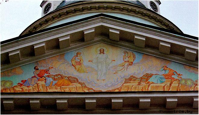 Храм Святителя Мартина Исповедника на Таганке. Фреска Преображение Господне на фронтоне с южной стороны.