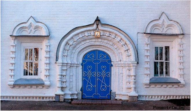 Иоанно-Богословский собор, Саранск. Декор дверей и окон.