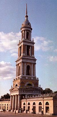 Колокольня Иоанно-Богословского храма в Коломне. Фотография 1971 года.