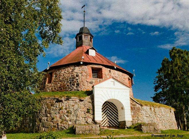 Музей-крепость «Корела». Воротная круглая башня. Приозерск.