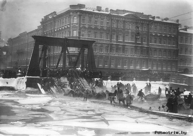 Обрушение Египетского моста Санкт-Петербурга.