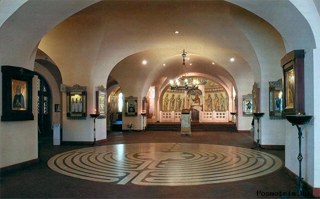 Внутри Феодоровского собора Санкт-Петербурга.