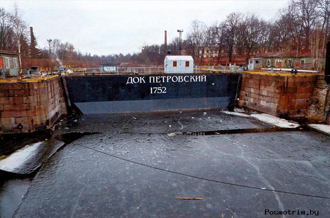 Петровские доки в кронштадте. Петровский док в Кронштадте. Сухой док в Кронштадте.